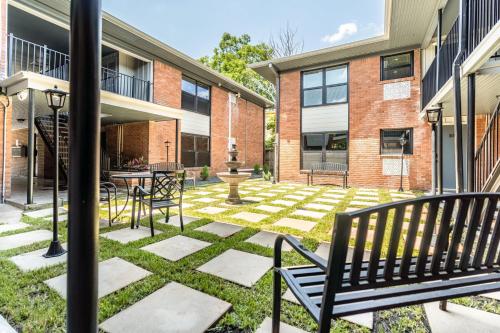 1BR Gem Free Parking 5 mins to Houston Museum near โรงละครมิวสิกบ็อกซ์