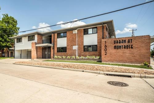 1BR Gem Free Parking 5 mins to Houston Museum near โรงละครมิวสิกบ็อกซ์