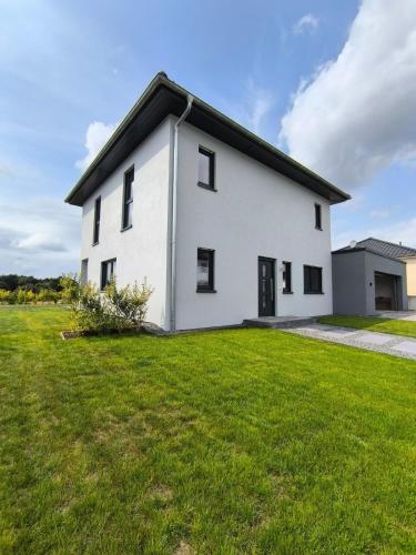 外部景觀, VILLA VULKANEIFEL -modern -familienfreundlich -Terrasse -Doppelgarage -ruhiger Lage in 布爾沙伊德