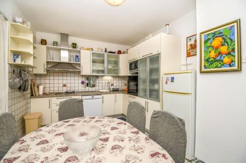 Cocina, Apartments Kaza in Okrug Gornji