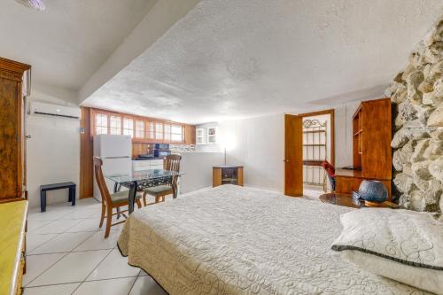 5 Mi to Hollywood Blvd! Miramar Apt with Shared Pool