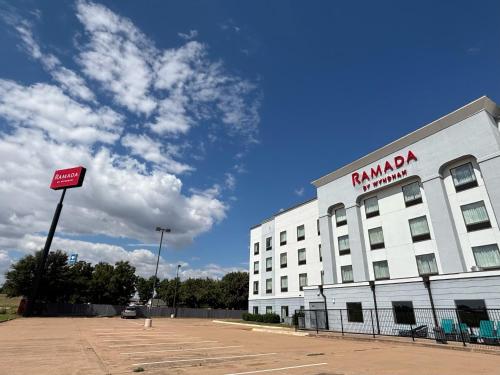 Ramada by Wyndham Burkburnett / Wichita Falls - 숙소 외관