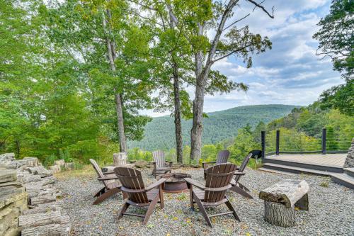 . Luxe Cabin Compound 4 Mi to Cameron State Forest!