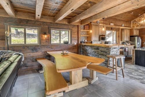 Luxe Cabin Compound 4 Mi to Cameron State Forest! in Ванна (Нью-Йорк)