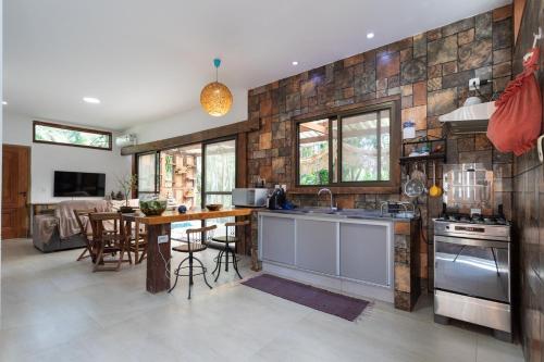 Kitchen, Casa de Campo c Lareira Externa, Rede e Lago in Vargem Grande