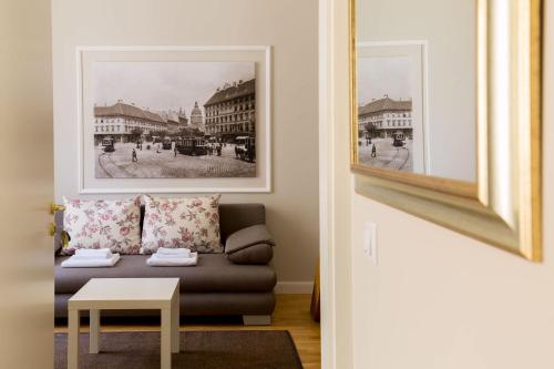 Cozy Downtown Studio - image 5