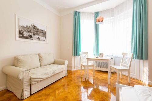 Downtown Sunny Cozy Studio - image 14