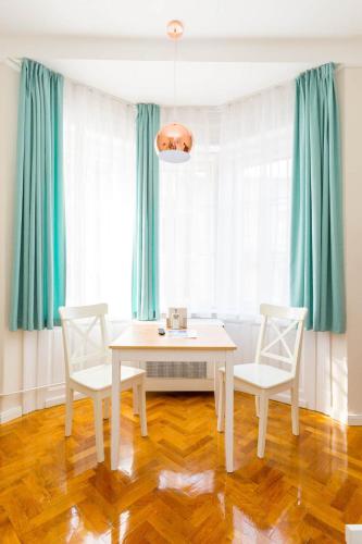 Downtown Sunny Cozy Studio - image 2