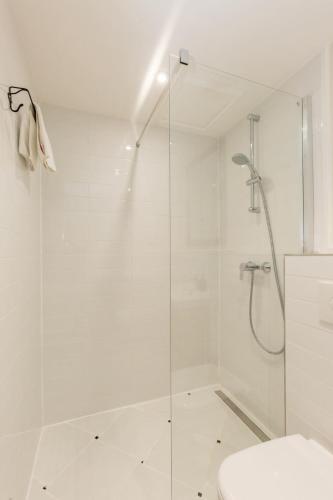 Downtown Sunny Cozy Studio - image 11