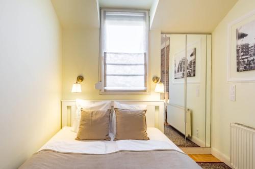 Elegant Central Haven - Contemporary Design and Heritage Vibes - image 8