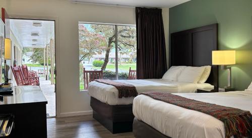 Castlewood Inn