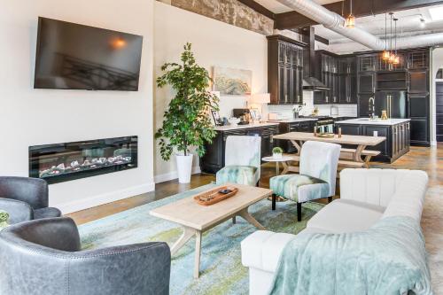 Modern Dtwn Condo with Balcony in Hendersonville in Hendersonville