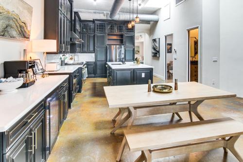 Modern Dtwn Condo with Balcony in Hendersonville in Hendersonville