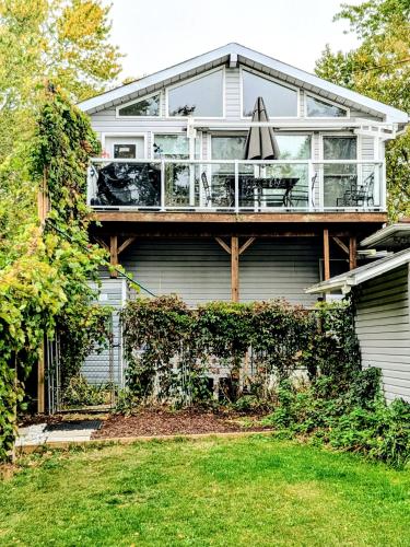 Waterfront Comfy Guesthouse, PEC in Gardenville (ON)