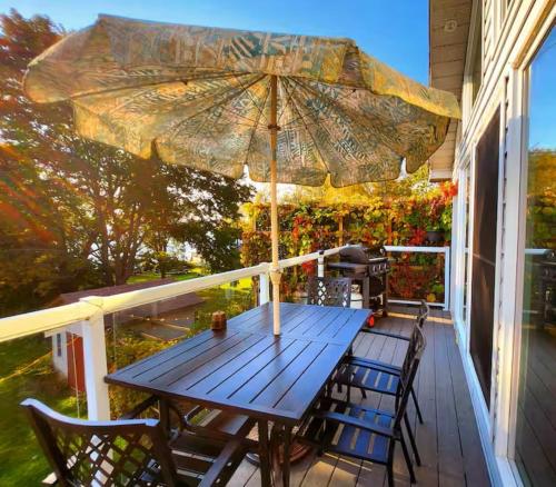 Waterfront Comfy Guesthouse, PEC in Gardenville (ON)