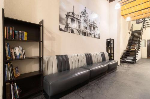 102 Centro 2Bdrm 2bath apt AC Rooftop - Tap to explore photos