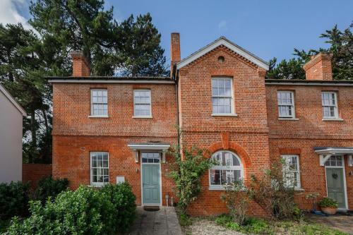 Bright & Modern 3 Bed Home I Sleeps 5