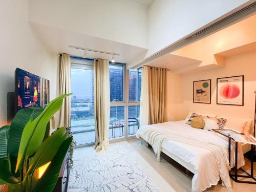 Prime BGC 1BR Near Grand Hyatt & Malls #upt215e, Manila