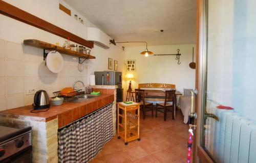 Konyha, Awesome Home In Monterubbiano in Monterubbiano