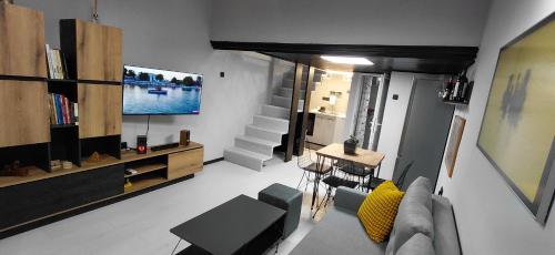 Nitro Inn 3 Premium - Wine Tasting - Souvenir - Art Gallery - Private Guided Tours - Relaxing - Romantic, Skopje (zdjęcie 7)
