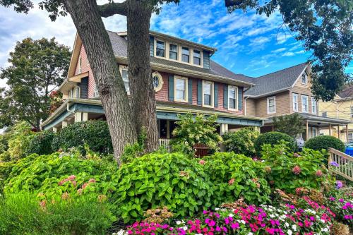 Spacious Home about 4 Blocks to Asbury Park Beach! in 阿斯伯里公園