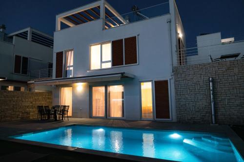 TI Amo Holiday House - Heated Pool – khách sạn tại Kastel Sucurac