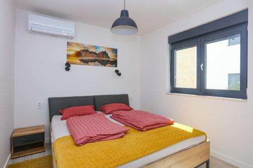 Family-friendly apartments with swimming pool Murter - 22942 - image 2