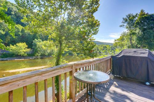 Franklin Home with Deck, Creek Views Walk to Shops