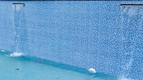 مسبح, Elephant House The Royal Resorts & Villas in نينميني