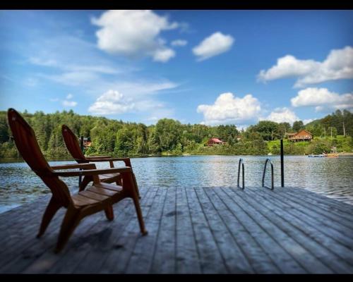 Relax On the Lake Waterfront with Hot Tub