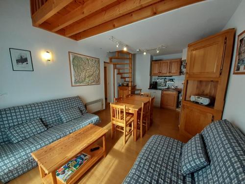 Appartement 3 pièces pour 6 personnes, balcon, skis à 50m, parking gratuit - FR-1-561-69 - Location saisonnière - Modane