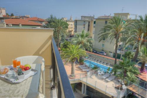 Deluxe Double or Twin Room with Balcony image 2