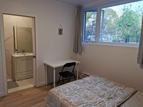Bathroom, Peaceful Enlightened Stay in Villeray-Saint-Michel-Parc-Extension