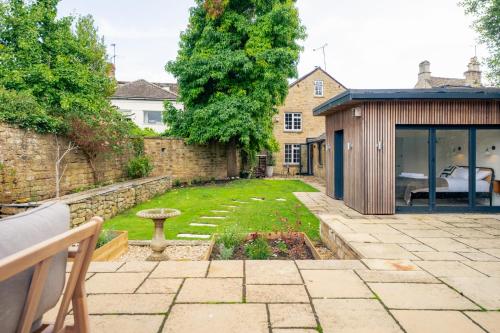 Historic 3 Bedroom Cottage in the Cotswolds in Milton-under-Wychwood