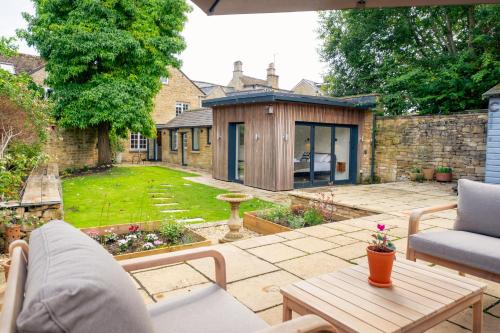 Historic 3 Bedroom Cottage in the Cotswolds in Milton-under-Wychwood