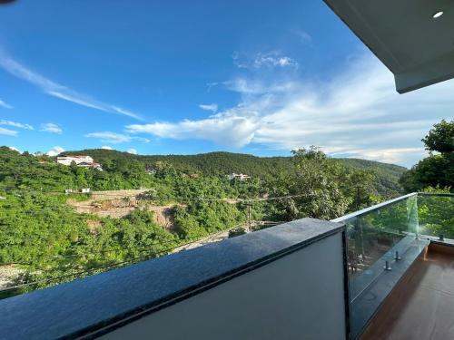 ระเบียง/ชานเรือน, Hotel Monal Residency in ภัควันต์ปุระ