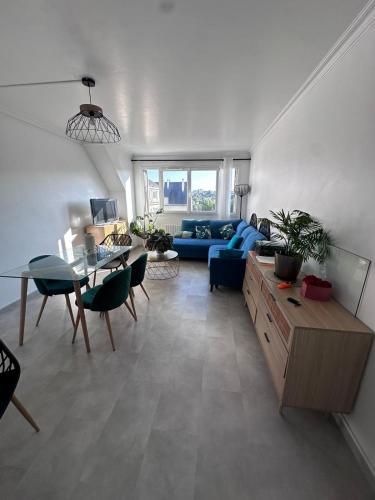 Superb apartment near RER A free parking in Буасі-Сен-Леже