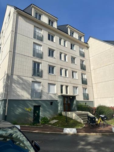 Superb apartment near RER A free parking in Буасі-Сен-Леже