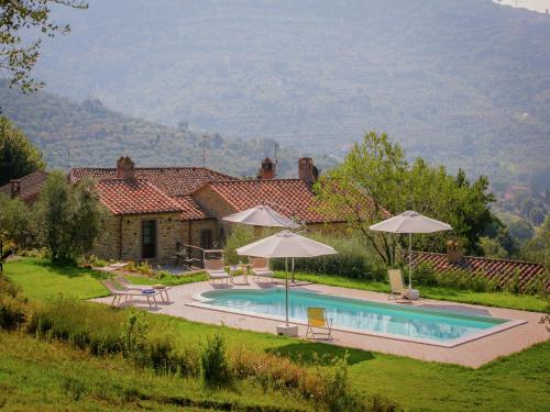 Villa in Cortona with Pool and Val di Chiana View
