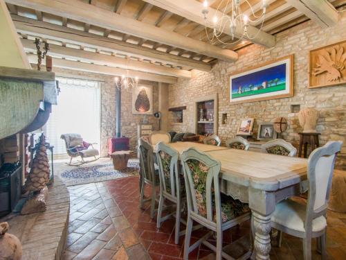 Létesítmények, Mansion in Vallefoglia with Pool and Panorama in Vallefoglia