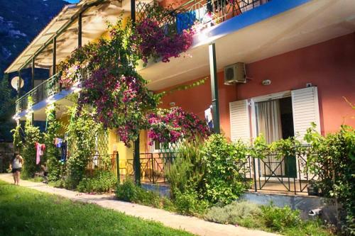 Instalaciones, Tsertos Apartments in Kamena Vourla