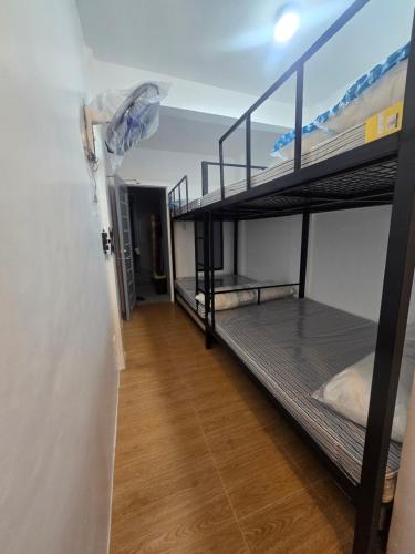 Kua's Pad Batangas Private Room in บูกานา