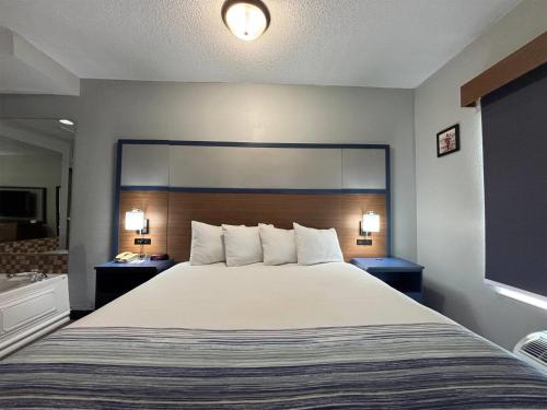 AmericInn by Wyndham Galesburg IL - image 2