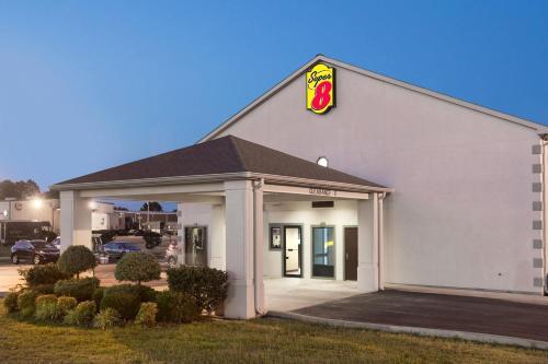 Super 8 by Wyndham Booneville, Booneville