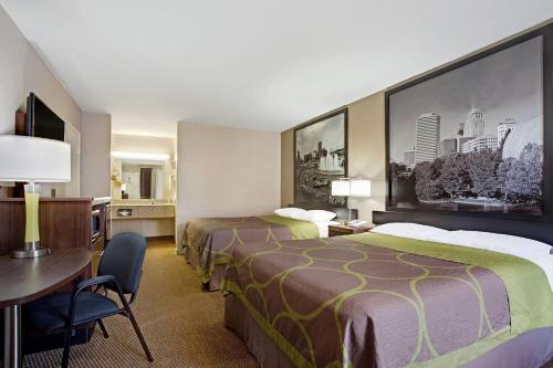 Super 8 by Wyndham Oklahoma/Frontier City in Edmond, USA