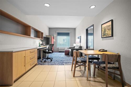 Home2 Suites by Hilton Pigeon Forge Room Type - King Suite - Hearing Access/Non-Smoking
