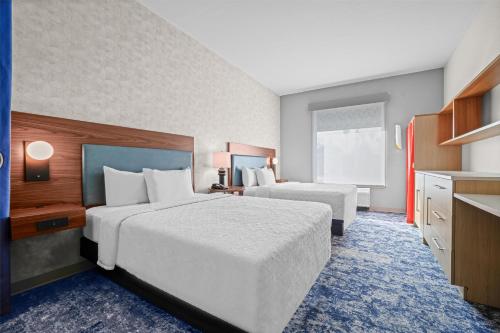 Home2 Suites By Hilton Pigeon Forge - image 9