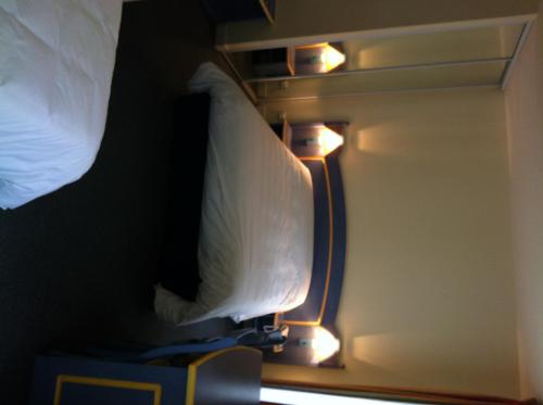 3 twin beds
