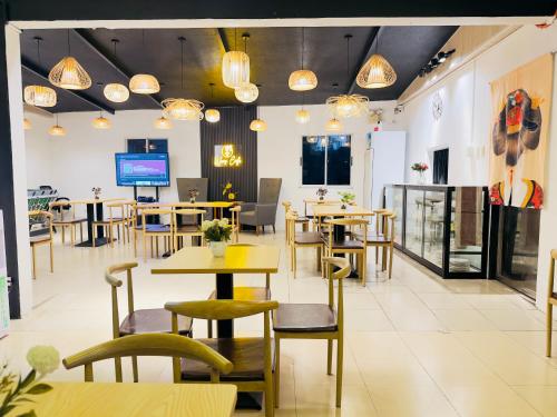 ห้องอาหาร, Sukhavati Inn  near เดอะแมนชั่น