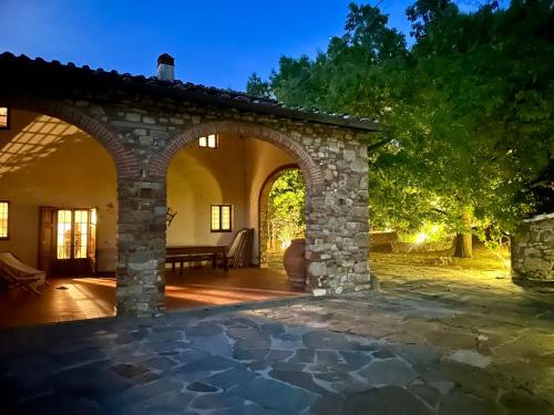 Podere Fichereto Casa in pietra sulle Colline di Firenze con Oliveto e Parcheggio, Florence